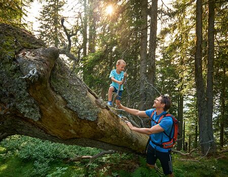 hiking with the familiy in schladming in austria
